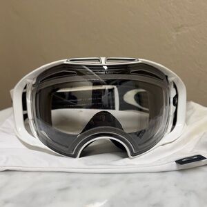 Oakley White Ski Goggles with Lens